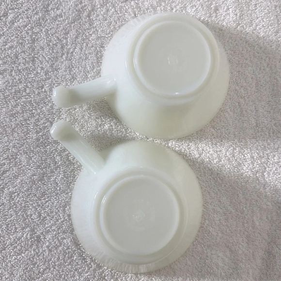 Vintage Anchor Hocking Milk Glass Small  Bowls With Handles x2 - Picture 9 of 13